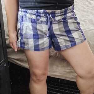 LULULEMON Leader of the track Short. Size 6